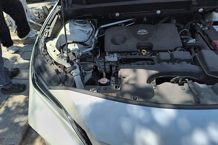 Used Toyota Venza 2023 2.0L CVT Two-Wheel Drive Luxury Edition Engine Bay Right