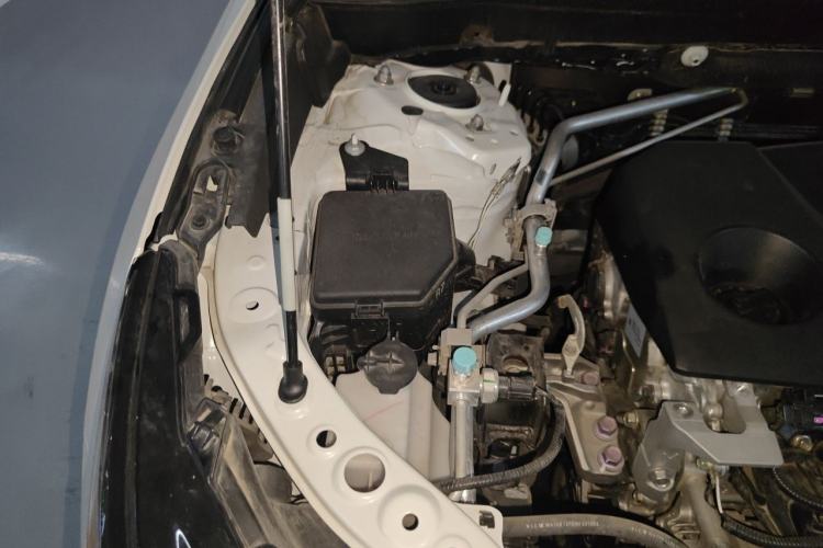 Used Toyota Venza 2023 2.0L CVT Two-Wheel Drive Prestige Version Engine Bay Right