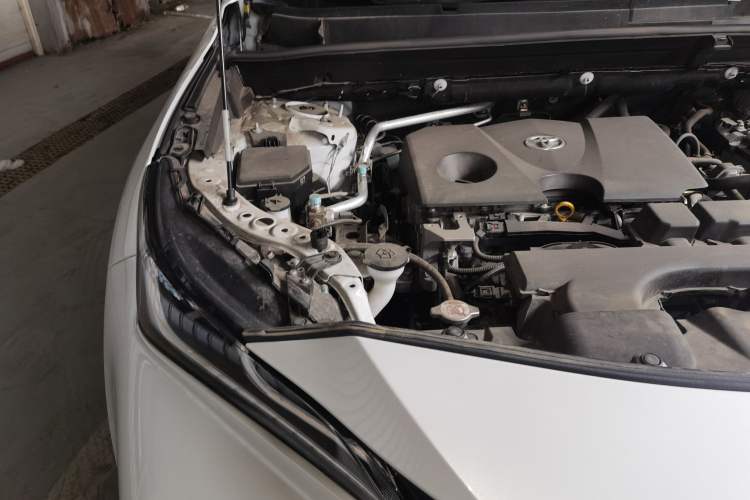 Used Toyota Venza 2023 2.0L CVT Two-Wheel Drive Prestige Version Engine Bay Right
