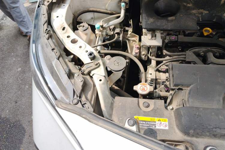 Used Toyota Venza 2023 2.0L CVT Two-Wheel Drive Luxury Edition Engine Bay Right