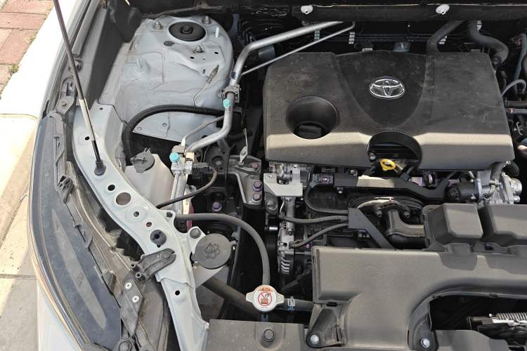 Used Toyota Venza 2023 2.0L CVT Two-Wheel Drive Luxury Edition Engine Bay Right