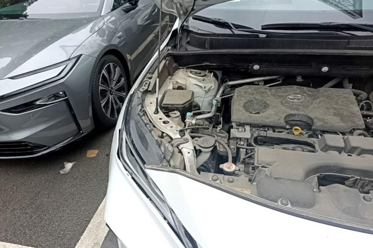 Used Toyota Venza 2023 2.0L CVT Two-Wheel Drive Prestige Version Engine Bay Right