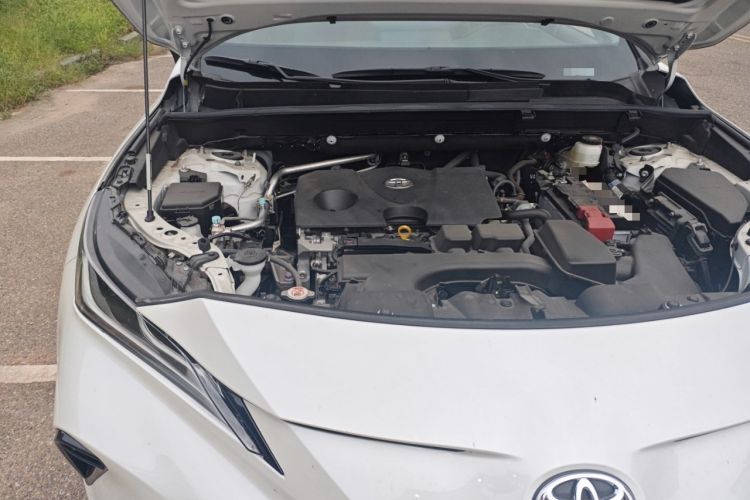 Used Toyota Venza 2023 2.0L CVT Two-Wheel Drive Prestige Version Engine Bay Right