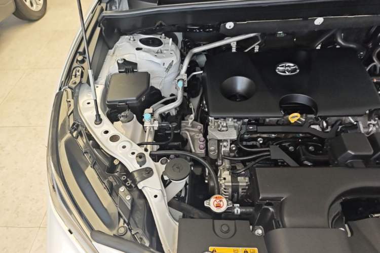 Used Toyota Venza 2023 2.0L CVT Two-Wheel Drive Prestige Version Engine Bay Right