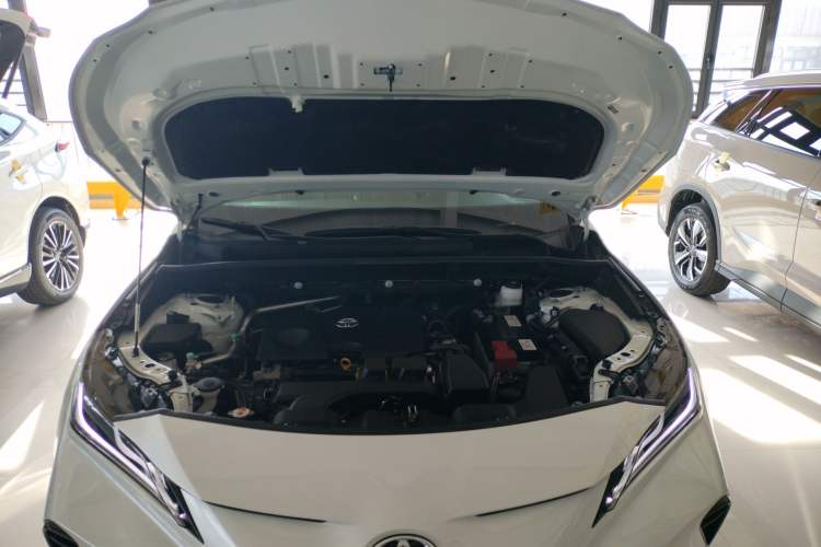 Used Toyota Venza 2023 2.0L CVT Two-Wheel Drive Prestige Version Engine Bay