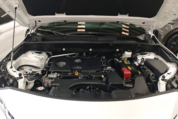 Used Toyota Venza 2023 2.0L CVT Two-Wheel Drive Luxury Edition Engine Bay