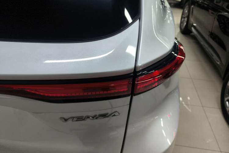 Used Toyota Venza 2023 2.0L CVT Two-Wheel Drive Prestige Version Exterior 3