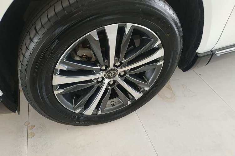 Used Toyota Venza 2023 2.0L CVT Two-Wheel Drive Luxury Edition Exterior 4