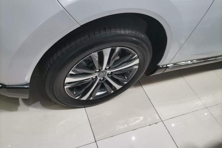 Used Toyota Venza 2023 2.0L CVT Two-Wheel Drive Luxury Edition Exterior 4