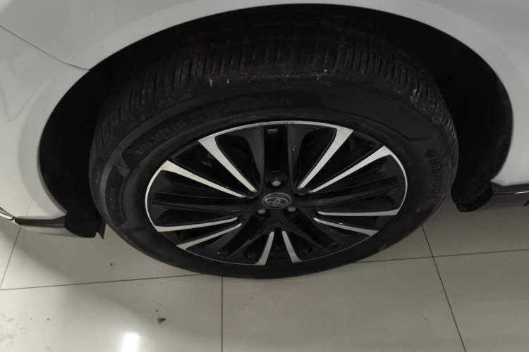 Used Toyota Venza 2023 2.0L CVT Two-Wheel Drive Prestige Version Exterior 4