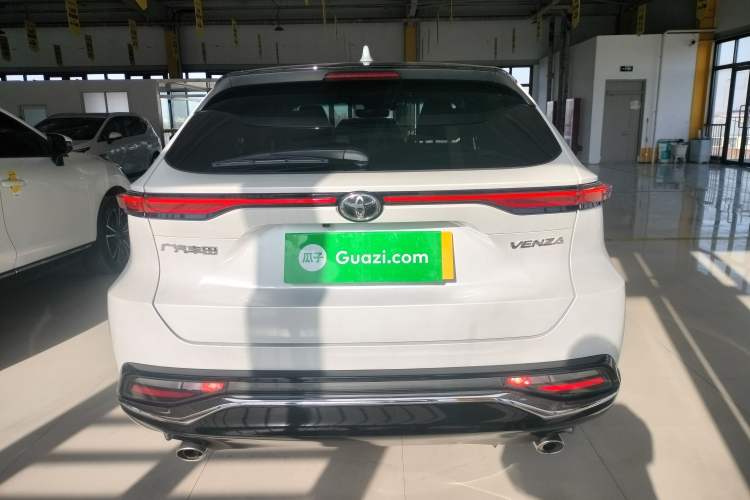 Used Toyota Venza 2023 2.0L CVT Two-Wheel Drive Luxury Edition Exterior 4