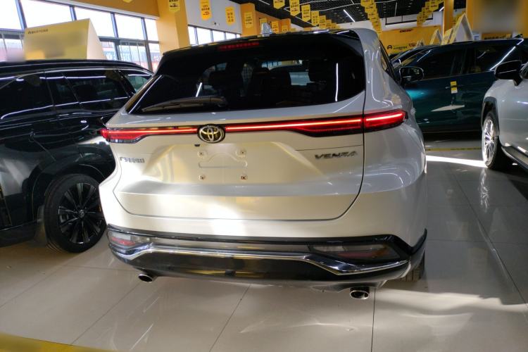 Used Toyota Venza 2023 2.0L CVT Two-Wheel Drive Luxury Edition Exterior 4