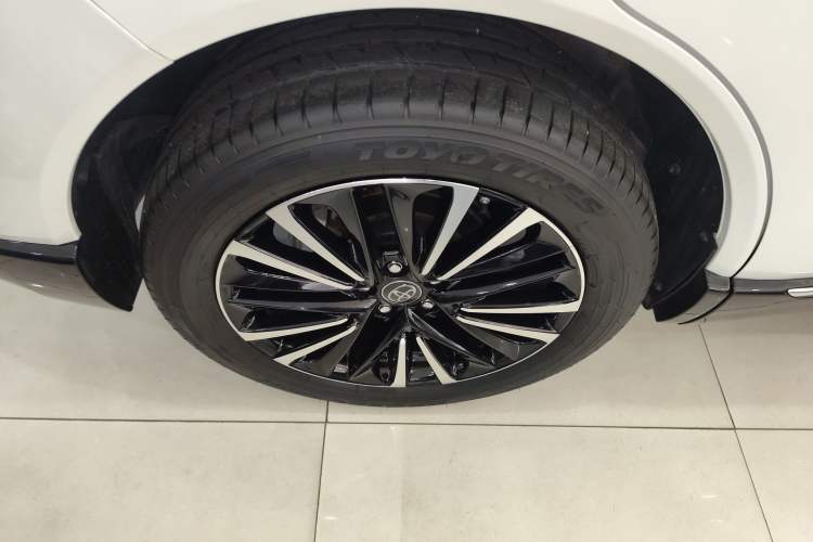Used Toyota Venza 2023 2.0L CVT Two-Wheel Drive Prestige Version Exterior 5