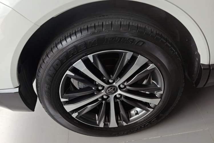 Used Toyota Venza 2023 2.0L CVT Two-Wheel Drive Luxury Edition Exterior 5