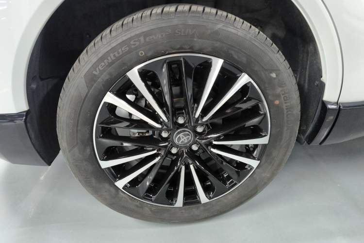 Used Toyota Venza 2023 2.0L CVT Two-Wheel Drive Prestige Version Exterior 5