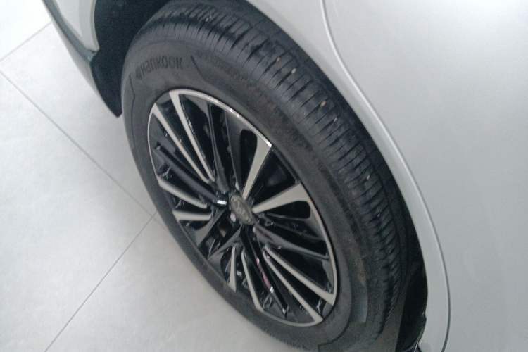 Used Toyota Venza 2023 2.0L CVT Two-Wheel Drive Prestige Version Exterior 5