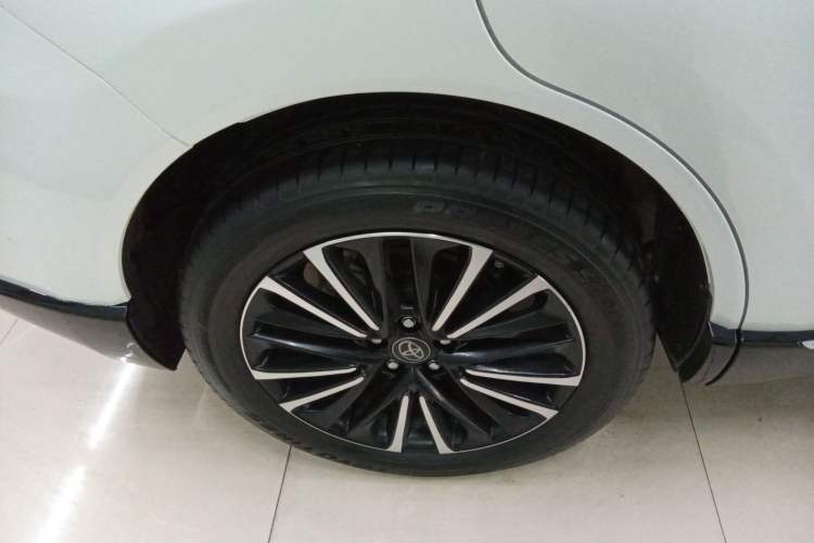 Used Toyota Venza 2023 2.0L CVT Two-Wheel Drive Prestige Version Exterior 5