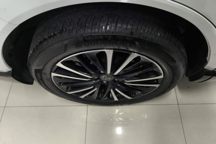 Used Toyota Venza 2023 2.0L CVT Two-Wheel Drive Prestige Version Exterior 5