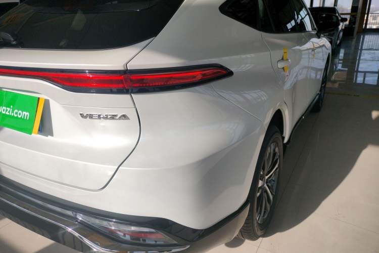 Used Toyota Venza 2023 2.0L CVT Two-Wheel Drive Luxury Edition Exterior 6