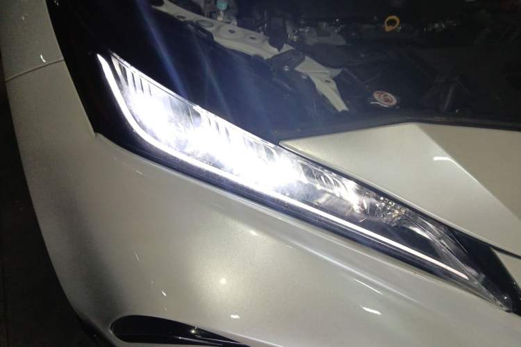 Used Toyota Venza 2023 2.0L CVT Two-Wheel Drive Luxury Edition Exterior 6
