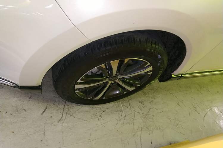 Used Toyota Venza 2023 2.0L CVT Two-Wheel Drive Luxury Edition Exterior 7