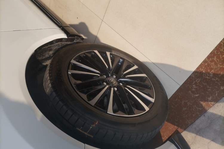 Used Toyota Venza 2023 2.0L CVT Two-Wheel Drive Prestige Version Exterior 7