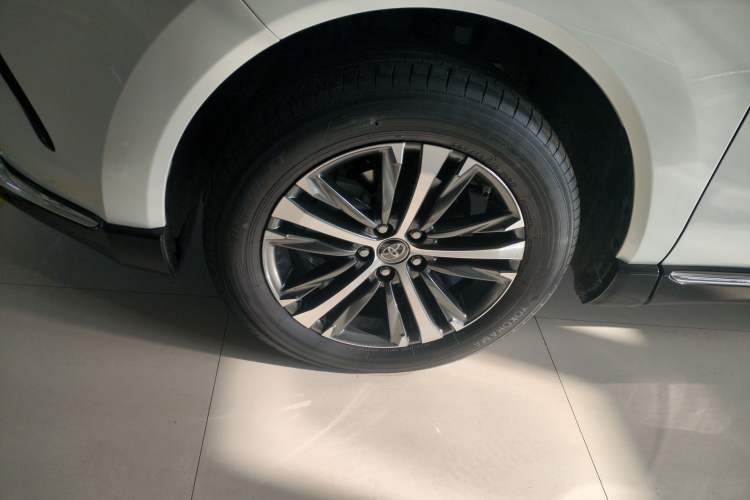 Used Toyota Venza 2023 2.0L CVT Two-Wheel Drive Luxury Edition Exterior 7