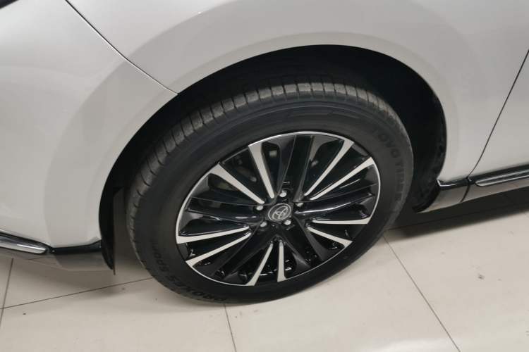 Used Toyota Venza 2023 2.0L CVT Two-Wheel Drive Prestige Version Exterior 7