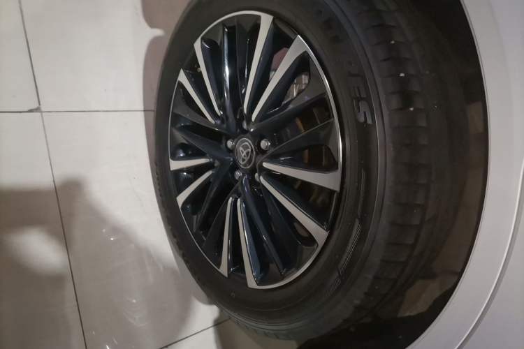 Used Toyota Venza 2023 2.0L CVT Two-Wheel Drive Prestige Version Exterior 8