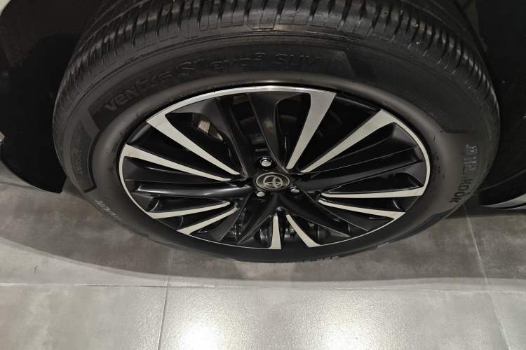 Used Toyota Venza 2023 2.0L CVT Two-Wheel Drive Prestige Version Exterior 8
