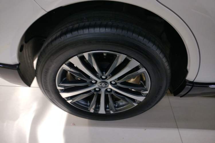 Used Toyota Venza 2023 2.0L CVT Two-Wheel Drive Luxury Edition Exterior 8