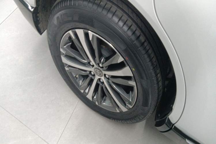 Used Toyota Venza 2023 2.0L CVT Two-Wheel Drive Luxury Edition Exterior 8