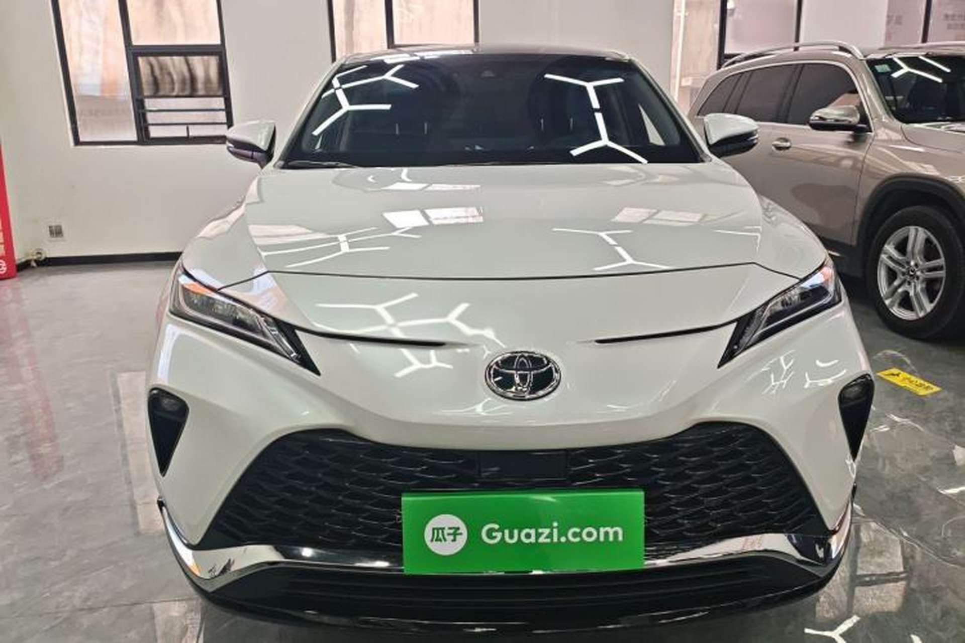 Used Toyota Venza 2023 2.0L CVT Two-Wheel Drive Luxury Edition Front