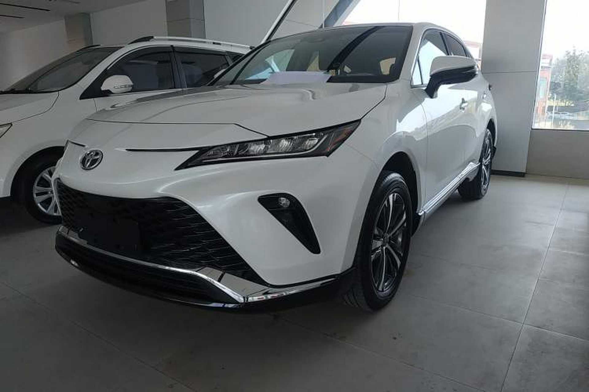 Used Toyota Venza 2023 2.0L CVT Two-Wheel Drive Luxury Edition Front Left 45 Deg
