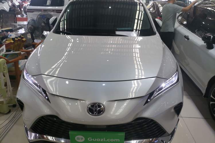 Used Toyota Venza 2023 2.0L CVT Two-Wheel Drive Luxury Edition Front