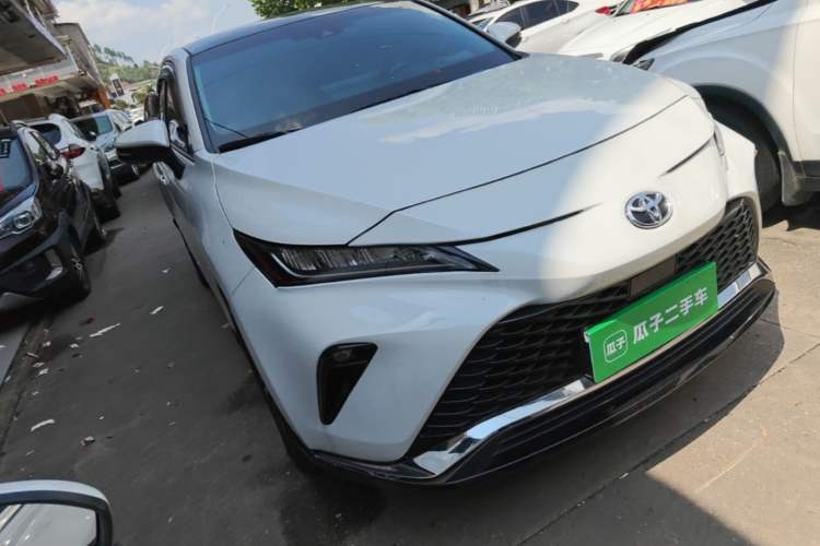 Used Toyota Venza 2023 2.0L CVT Two-Wheel Drive Luxury Edition Front Right 45 Deg