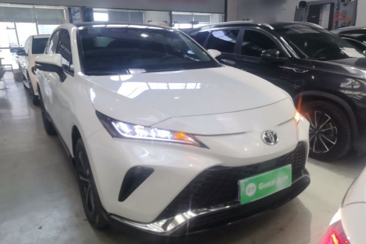 Used Toyota Venza 2023 2.0L CVT Two-Wheel Drive Luxury Edition Front Right 45 Deg