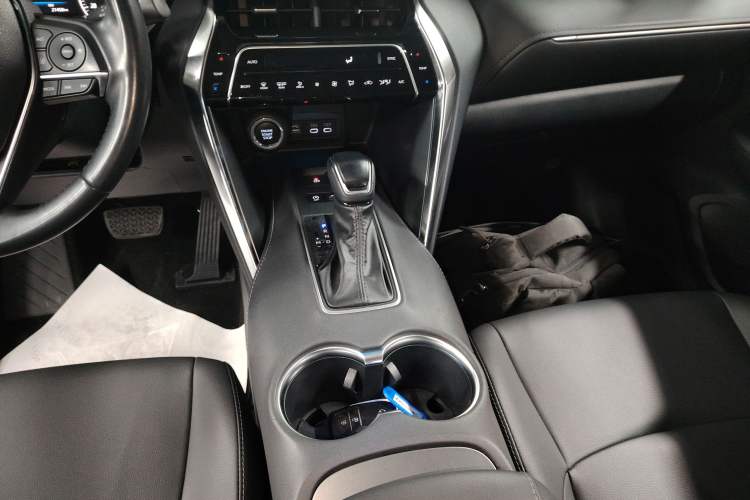 Used Toyota Venza 2023 2.0L CVT Two-Wheel Drive Luxury Edition Gear Lever