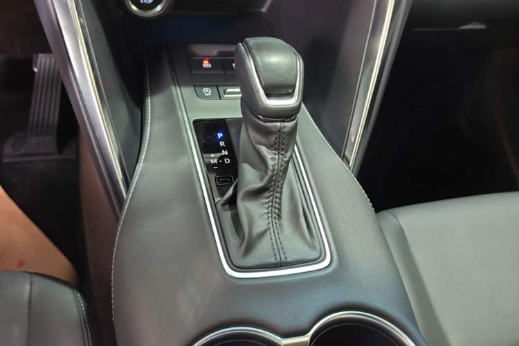 Used Toyota Venza 2023 2.0L CVT Two-Wheel Drive Luxury Edition Gear Lever
