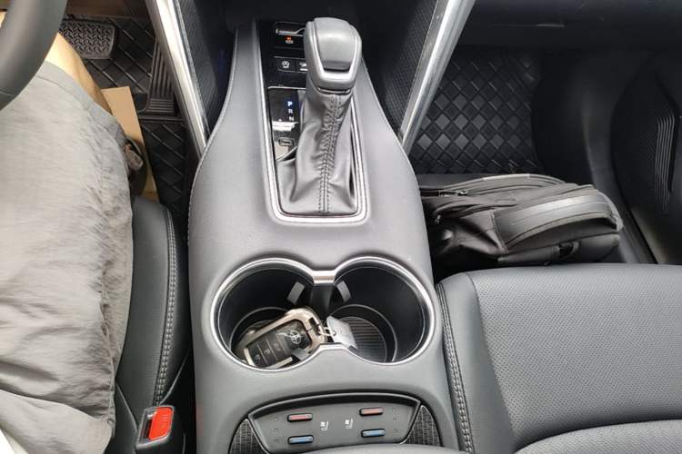 Used Toyota Venza 2023 2.0L CVT Two-Wheel Drive Prestige Version Gear Lever
