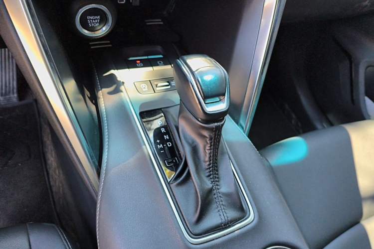 Used Toyota Venza 2023 2.0L CVT Two-Wheel Drive Luxury Edition Gear Lever