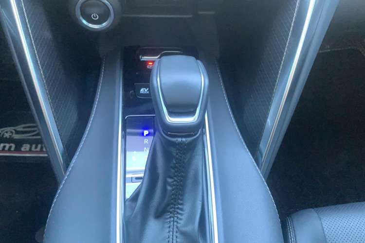 Used Toyota Venza 2023 2.5L Smart Electric Hybrid Dual-Drive Prestige Version Gear Lever