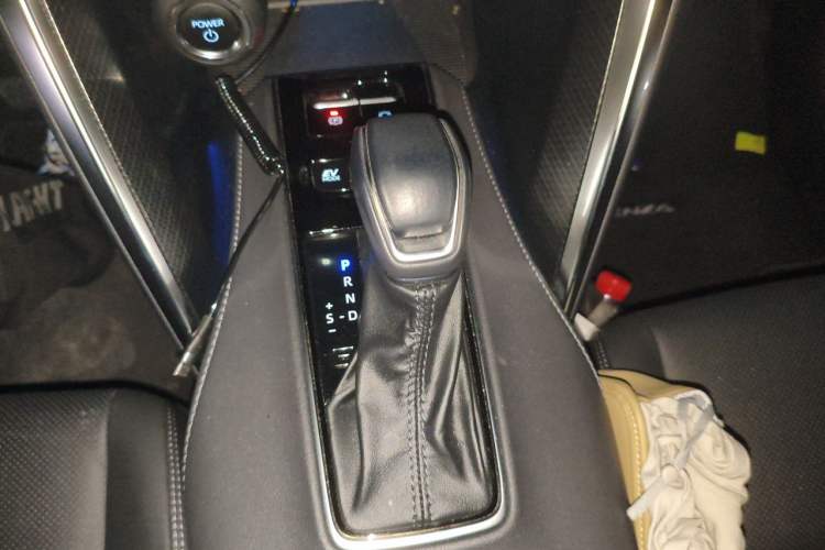 Used Toyota Venza 2023 2.5L Smart Electric Hybrid Dual-Drive Prestige Version Gear Lever