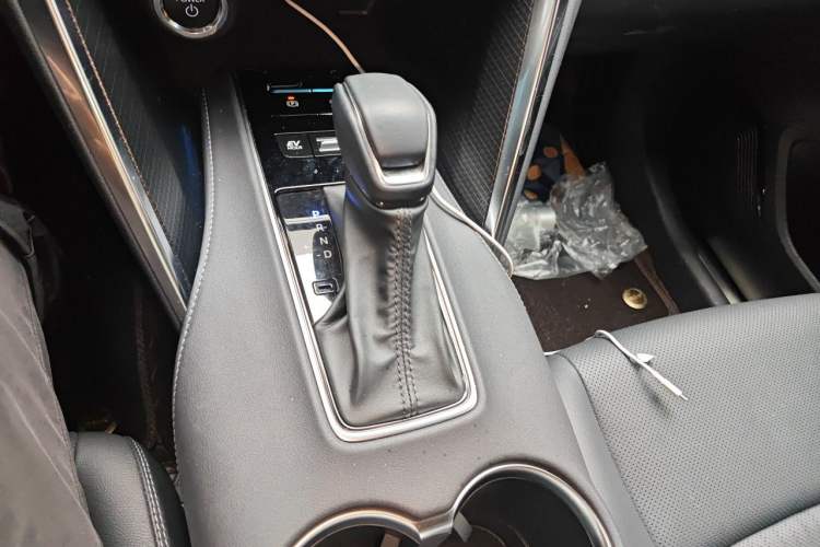 Used Toyota Venza 2023 2.5L Smart Electric Hybrid Dual-Drive Prestige Version Gear Lever