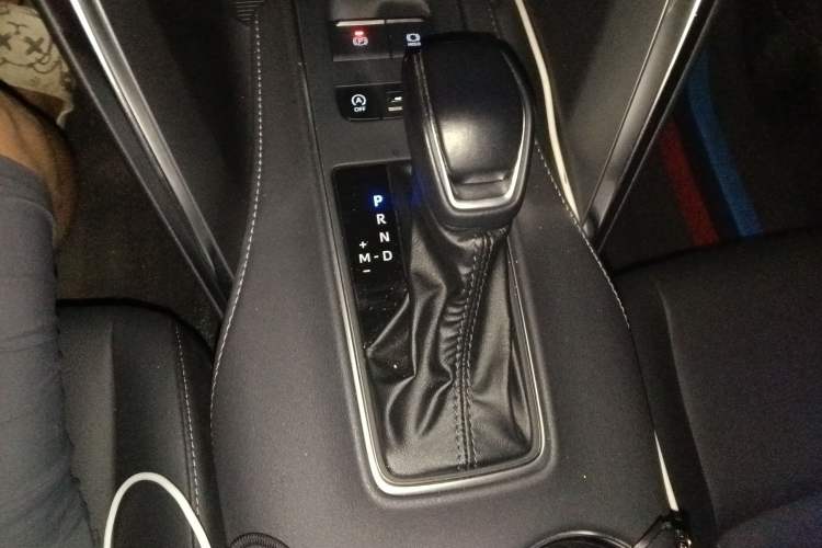 Used Toyota Venza 2023 2.0L CVT Two-Wheel Drive Luxury Edition Gear Lever