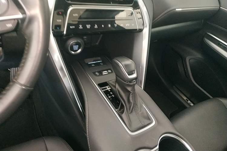 Used Toyota Venza 2023 2.0L CVT Two-Wheel Drive Luxury Edition Gear Lever