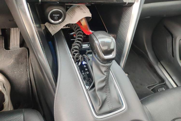 Used Toyota Venza 2023 2.5L Smart Electric Hybrid Dual-Drive Prestige Version Gear Lever