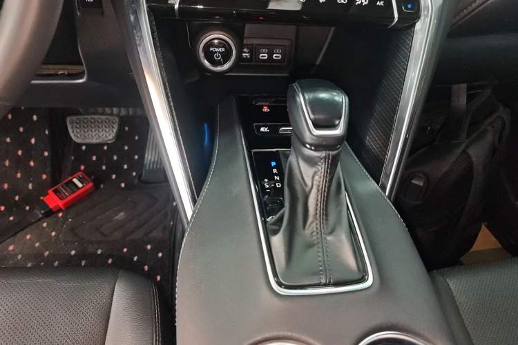 Used Toyota Venza 2023 2.5L Smart Electric Hybrid Dual-Drive Prestige Version Gear Lever