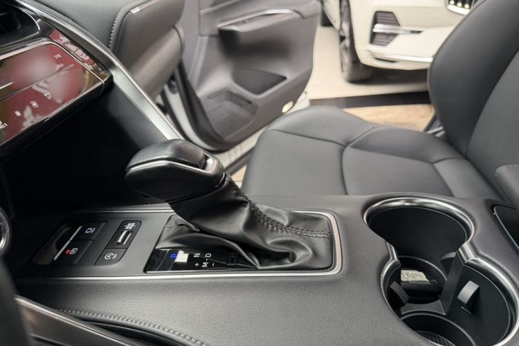 Used Toyota Venza 2023 2.0L CVT Two-Wheel Drive Luxury Edition Gear Lever