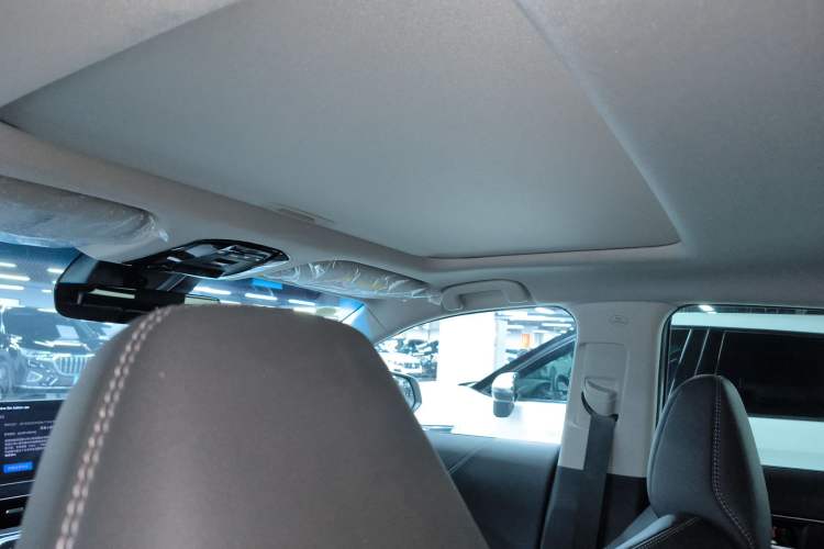Used Toyota Venza 2023 2.0L CVT Two-Wheel Drive Prestige Version Headliner
